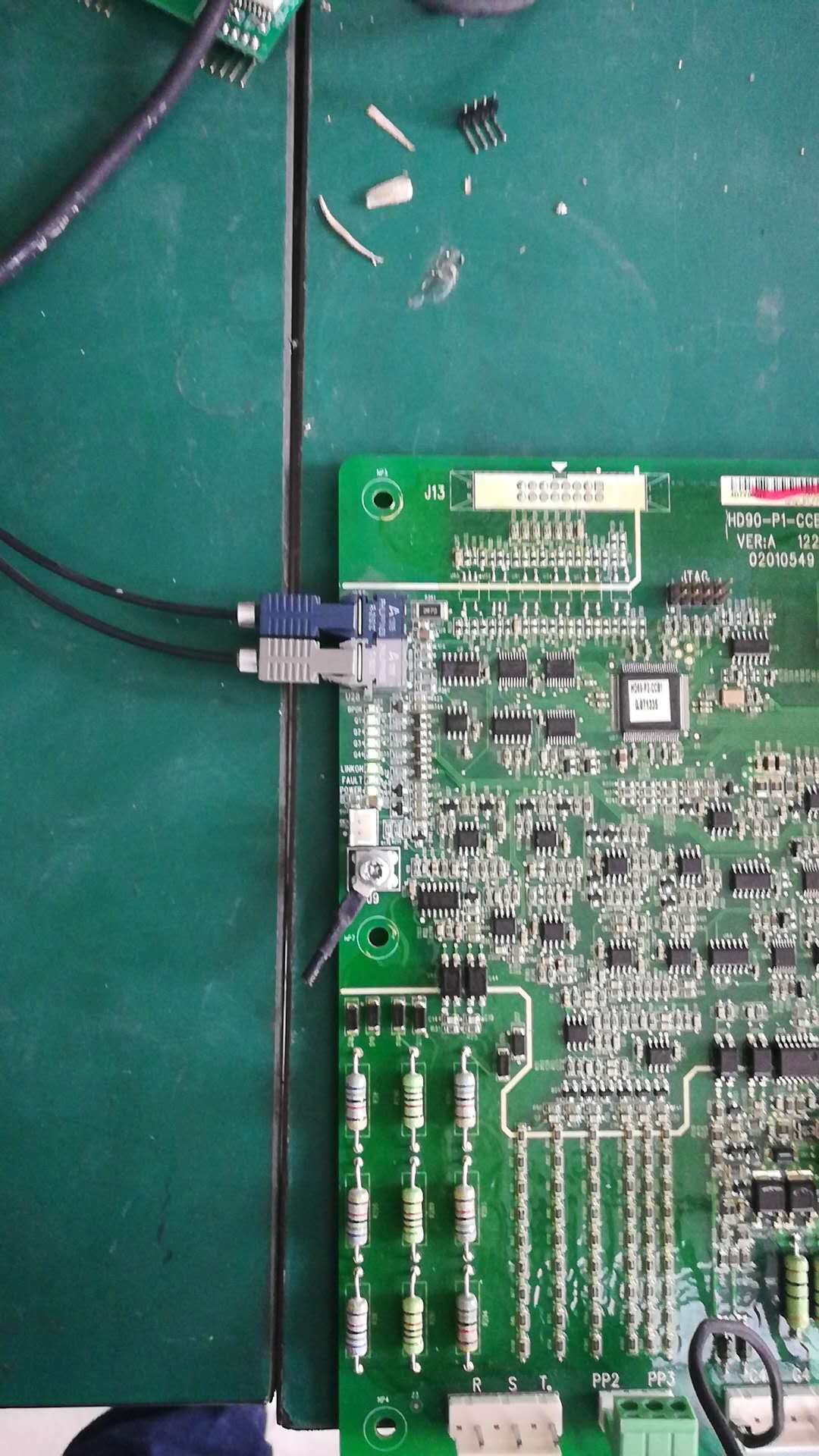 高(gāo)壓變頻(pín)器(qì)光(guāng)纖驅動闆維