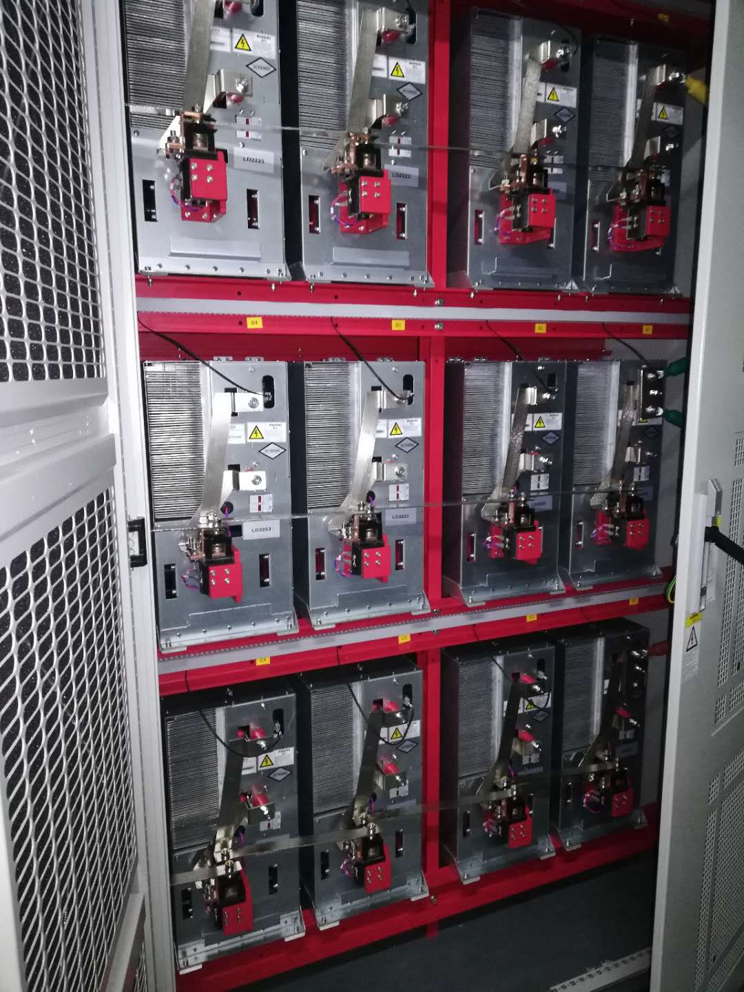 高(gāo)壓變頻(pín)器(qì)維修